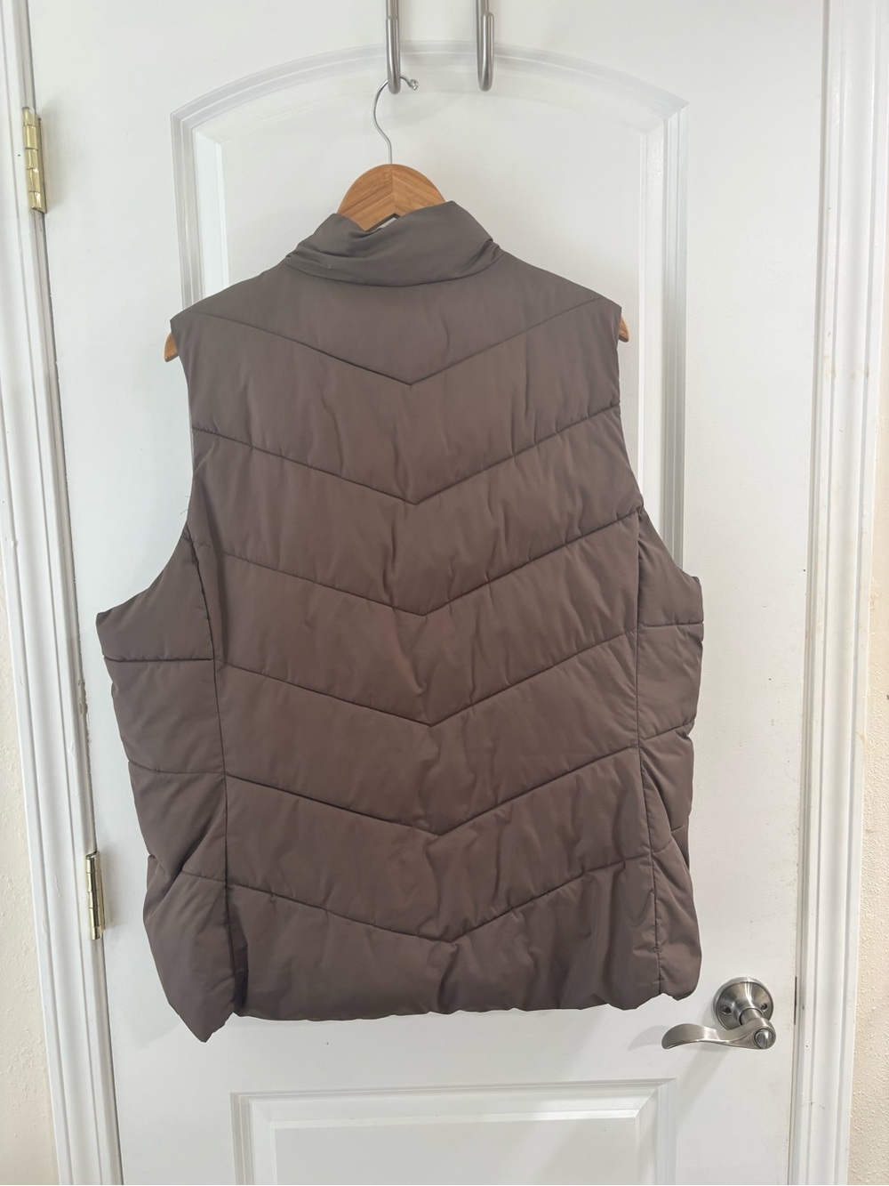 GAP Button Down Quilted Puffer Vest in Chocolate Brown - Picture 7 of 8